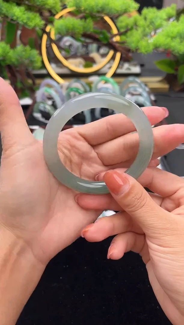 未镶嵌手镯翡翠手镯