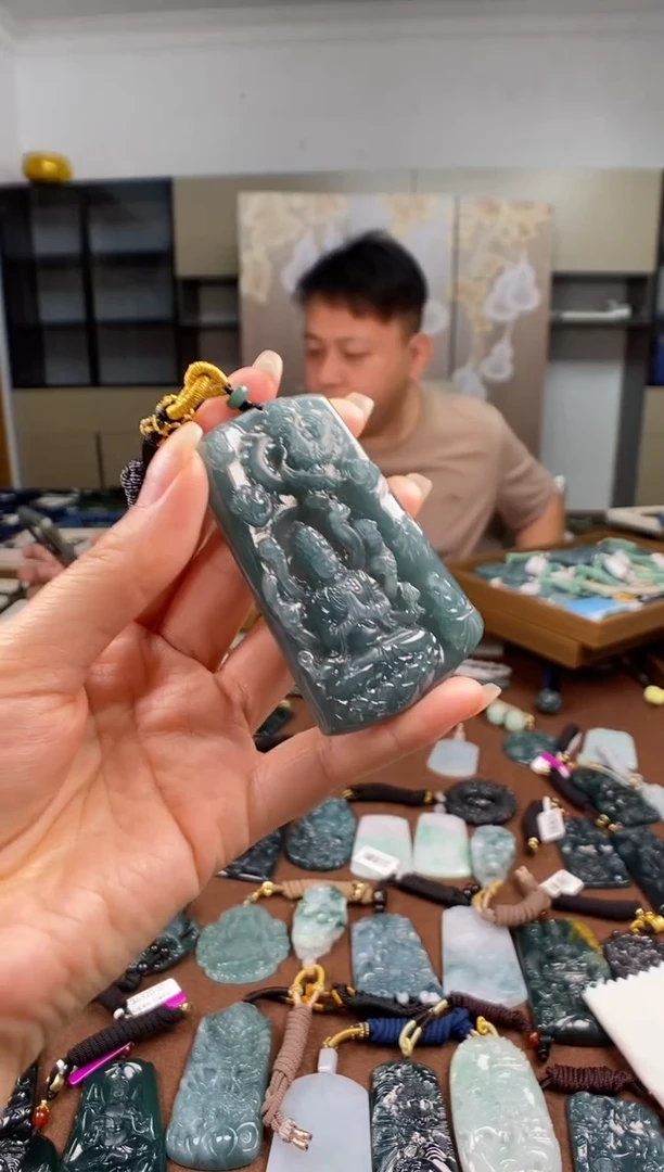 颈饰未镶嵌翡翠 多样性发其一