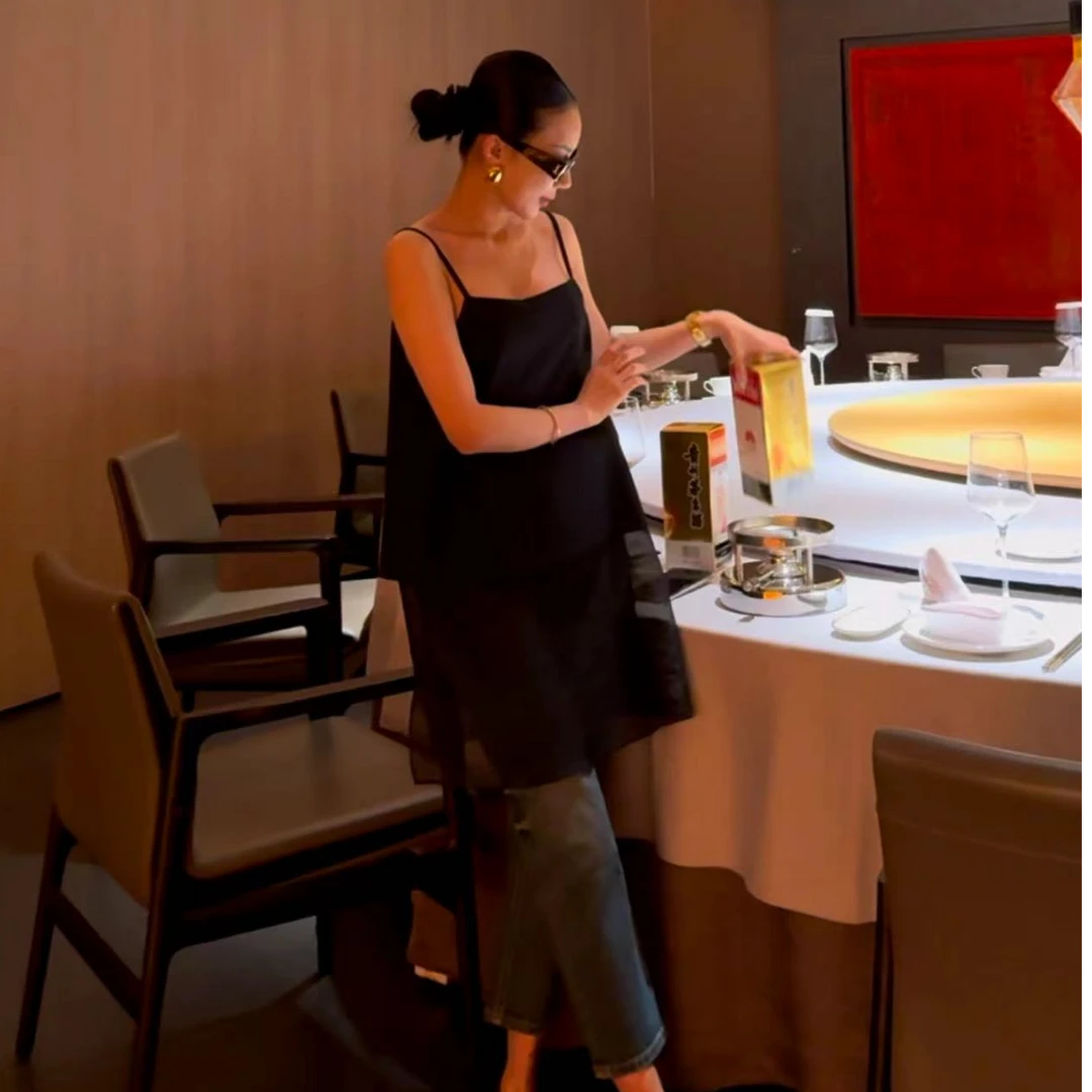 （李老板）春夏纯欲百搭黑色拼色吊带（衣长80左右可调节）