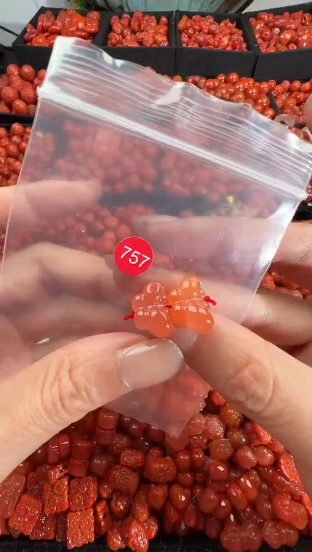 颈饰未镶嵌南红玛瑙1