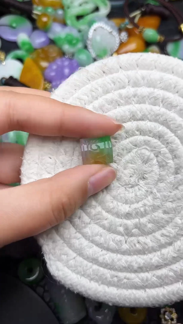 颈饰未镶嵌翡翠缅甸翡翠吊坠