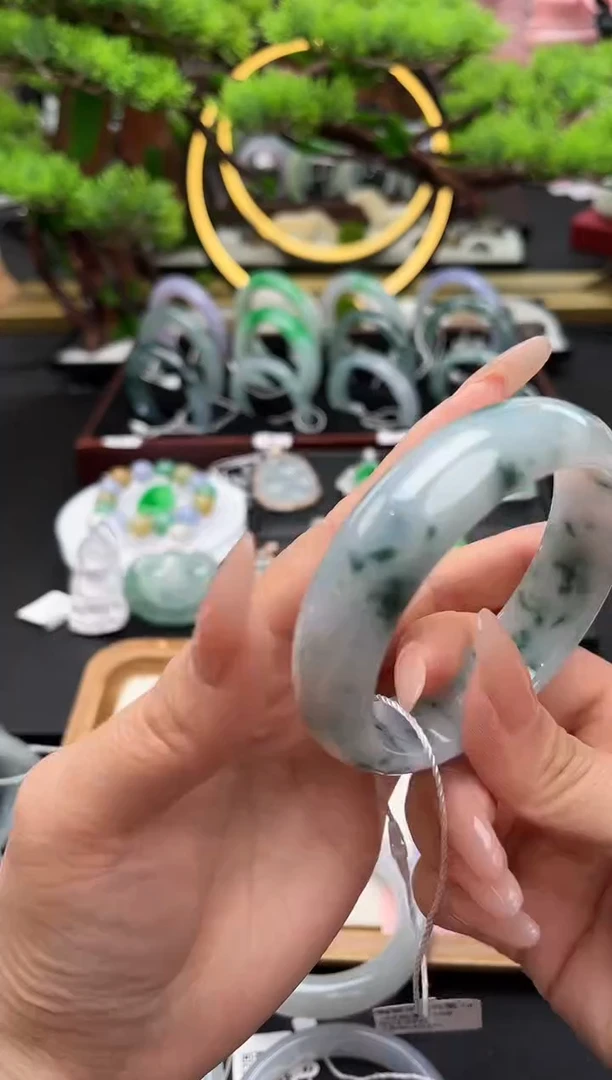 未镶嵌手镯翡翠手镯