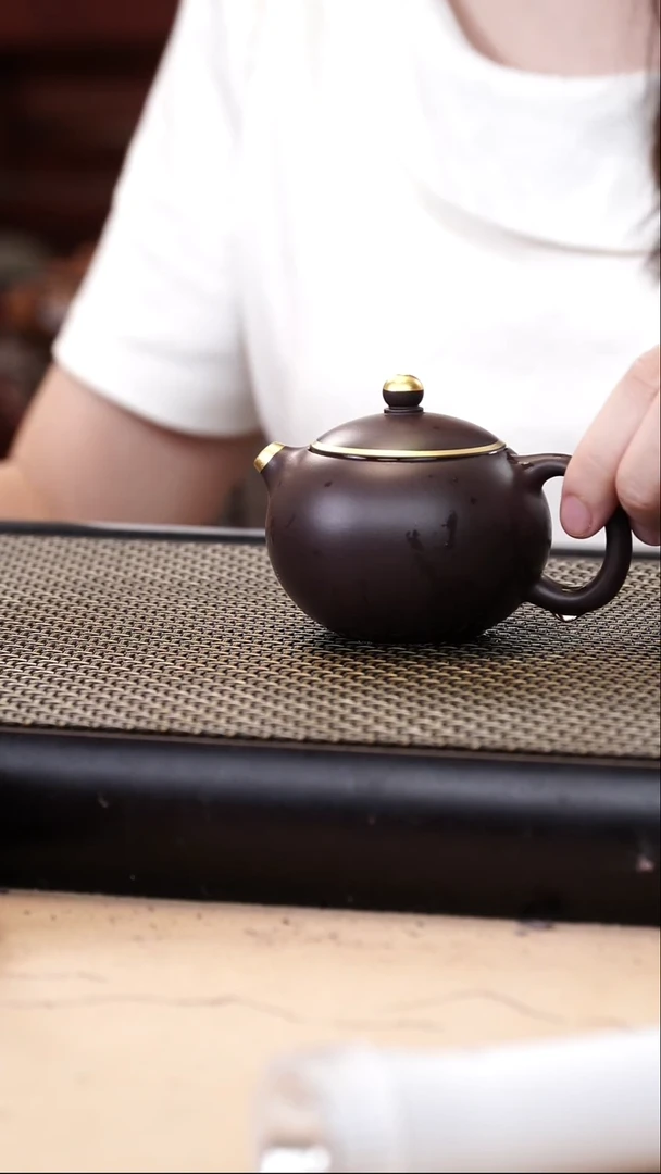 茶壶紫砂四号井茄皮紫泥描金西施130cc