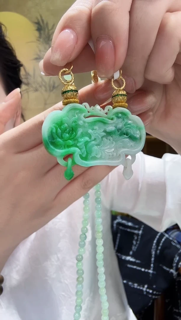颈饰未镶嵌翡翠吊坠
