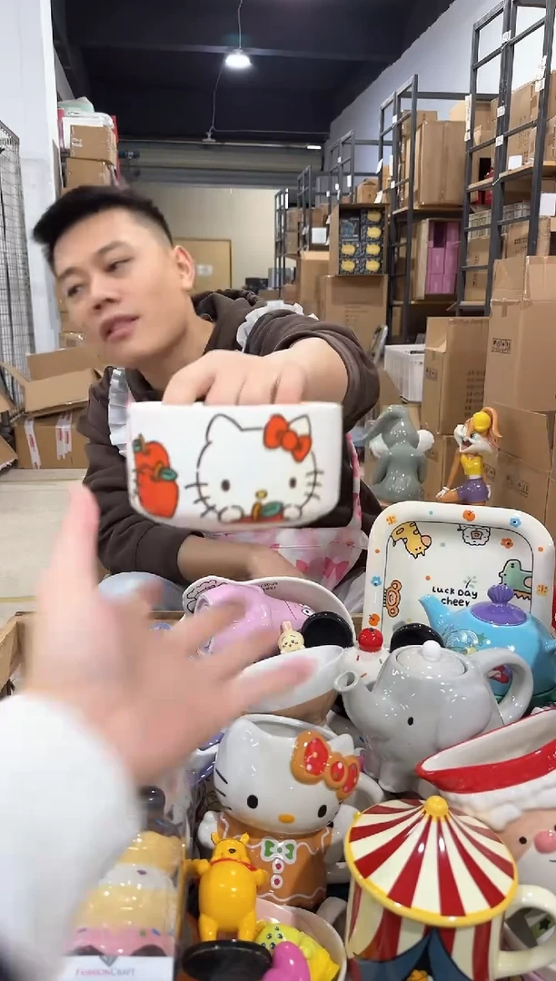 瓷片白色kt猫碗
