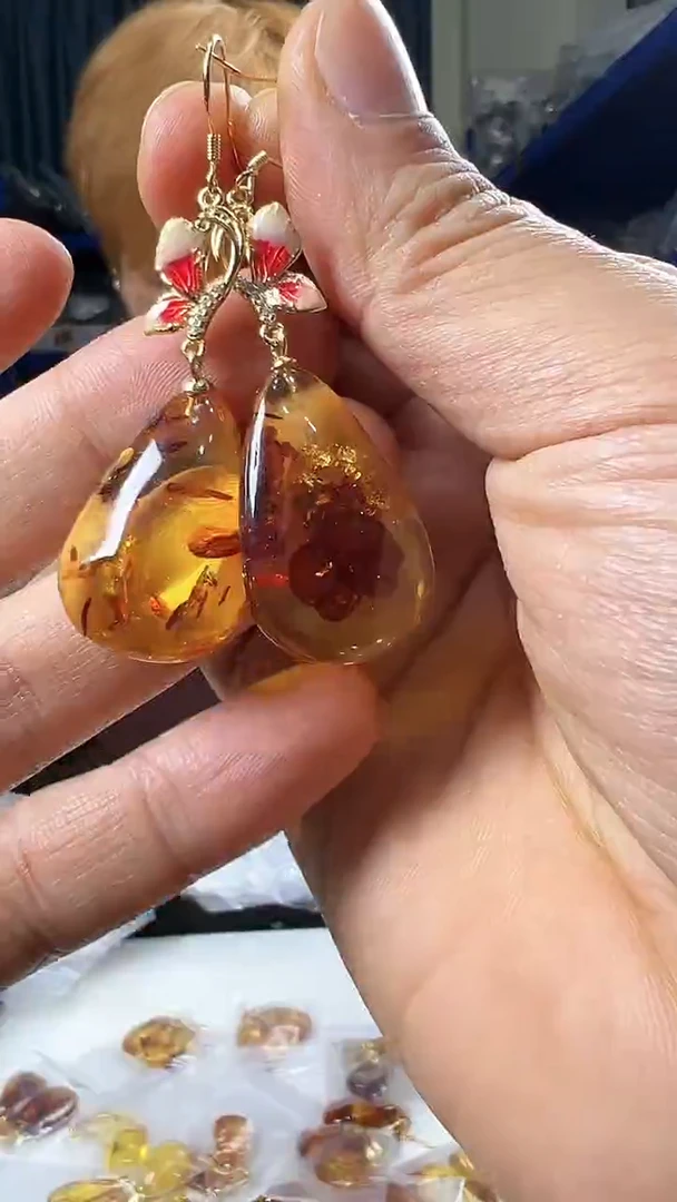 【闪购商品】琥珀耳饰银S925镶嵌花珀水滴耳饰