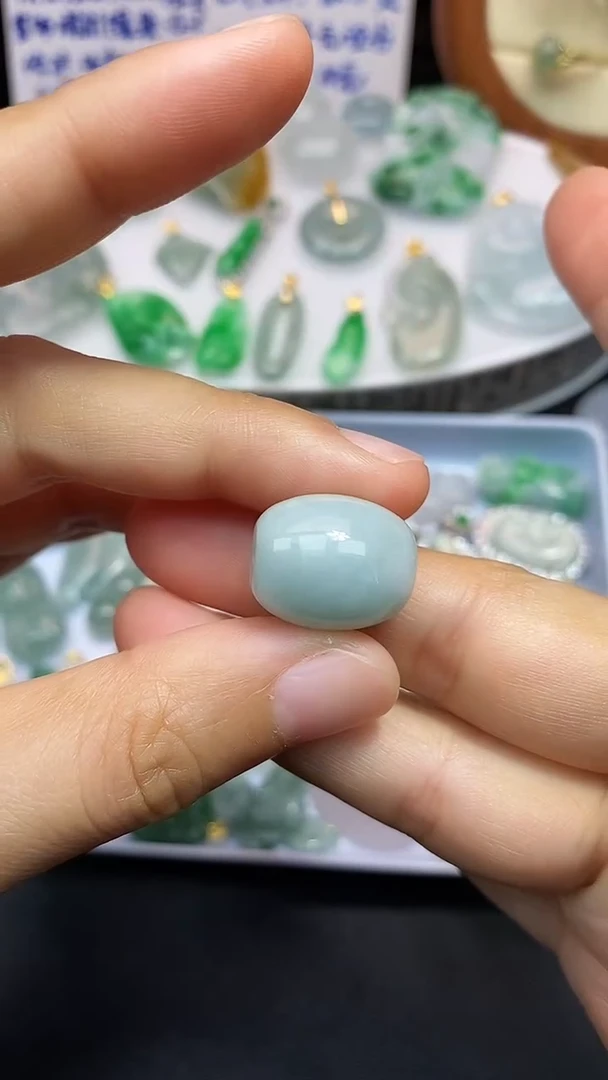 颈饰未镶嵌翡翠吊坠