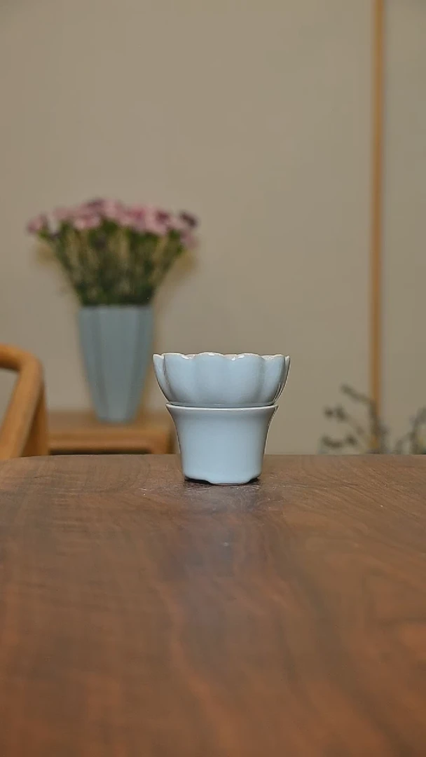 高莲花茶漏 天青 微瑕 无款
