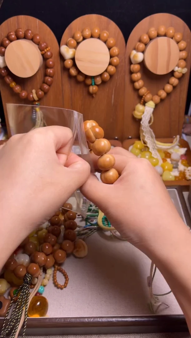 手串猴头核桃全品手工聚宝盆爱心绿跑环悟道猫三通彩粉流苏手持