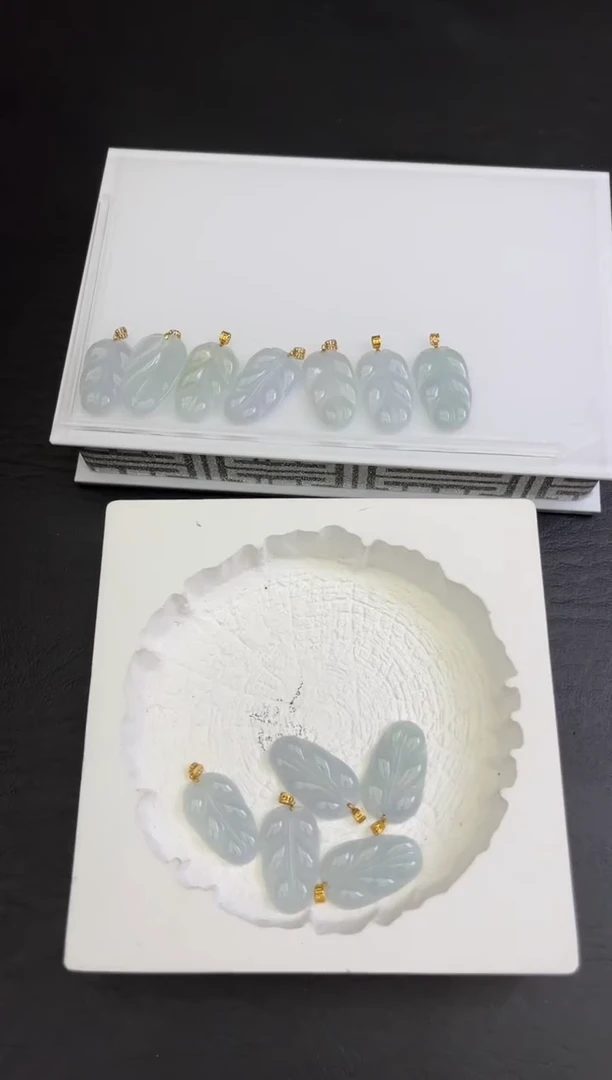 【闪购商品】翡翠颈饰18K金镶嵌A309多样性发一件/配绳子