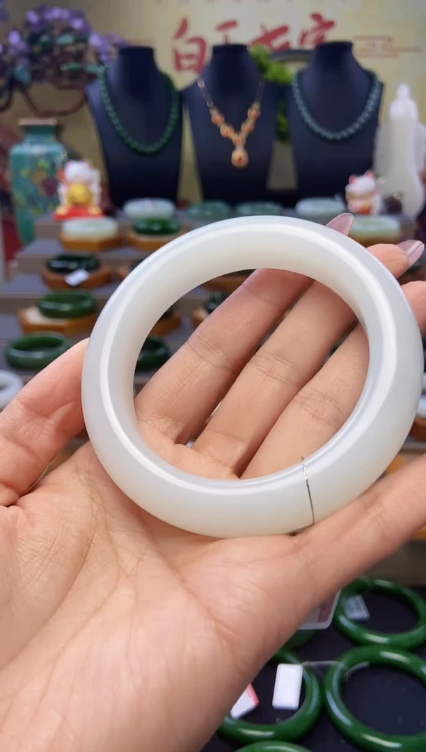 和田玉手镯未镶嵌新疆山流水羊脂玉手镯60+