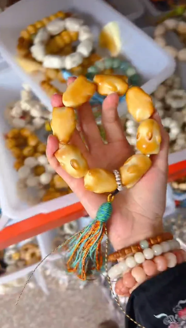 吊坠菩提根/象牙果黄色趴趴兔手持