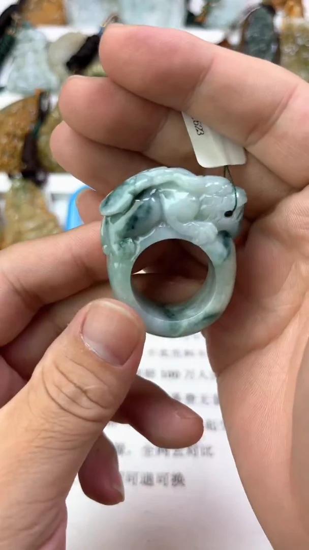 颈饰未镶嵌翡翠快***天天然翡翠