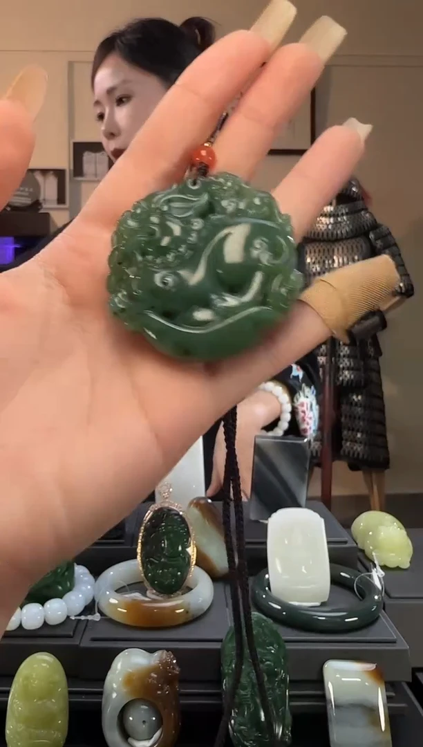 颈饰未镶嵌和田玉碧玉貔貅牌吊坠