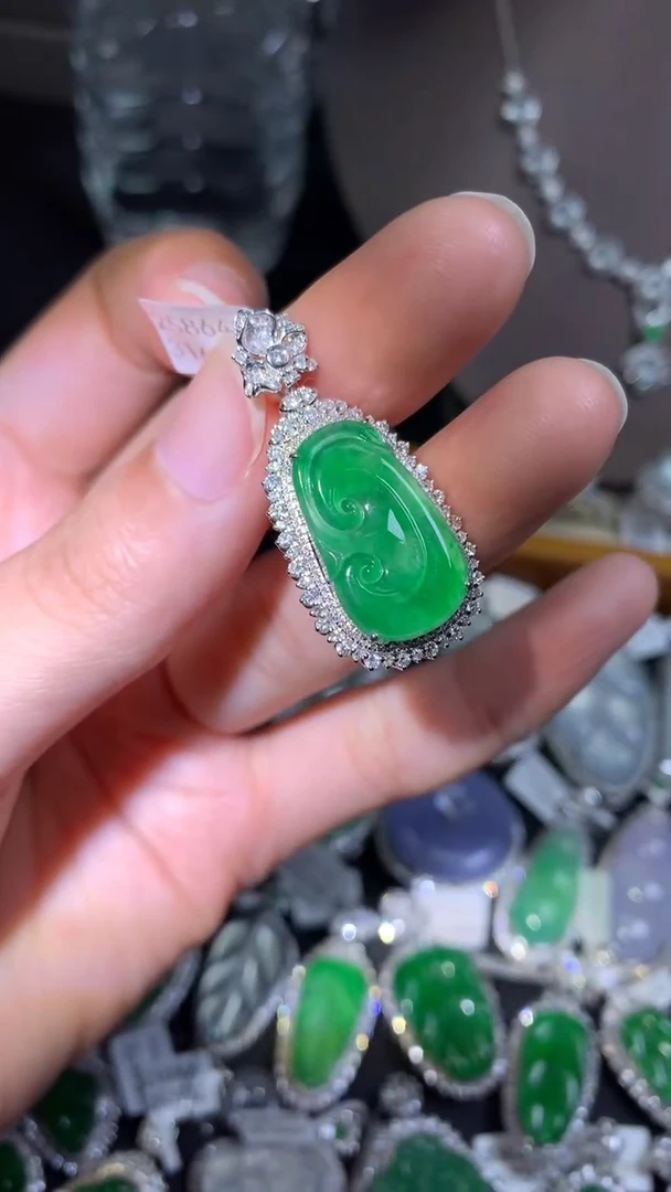 吊坠(不含链)18K金镶嵌翡翠吊坠