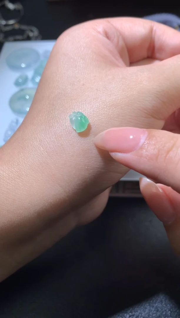 未镶嵌定制翡翠毛货