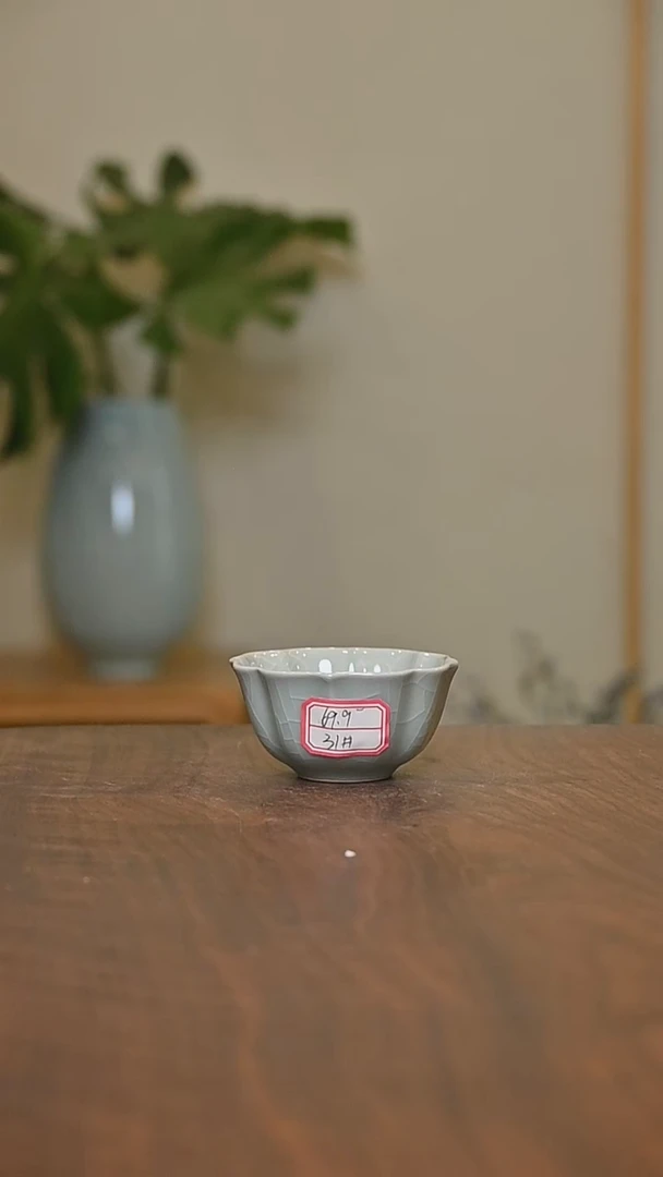 31#宝相杯 荷叶青釉 微瑕 朱家汝窑款