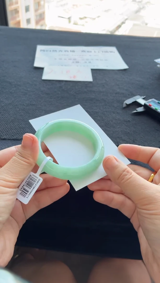 翡翠手镯未镶嵌买断价XW23016683