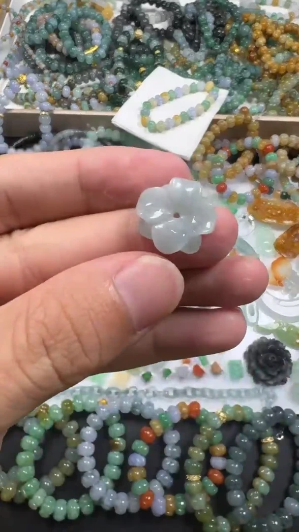 翡翠未镶嵌颈饰【闪购商品】 天然翡翠