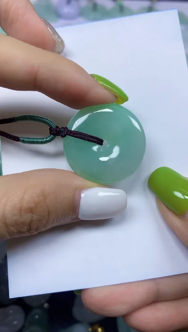 翡翠未镶嵌颈饰挂件