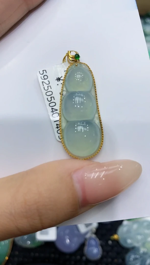 翡翠18K金镶嵌颈饰111111111111