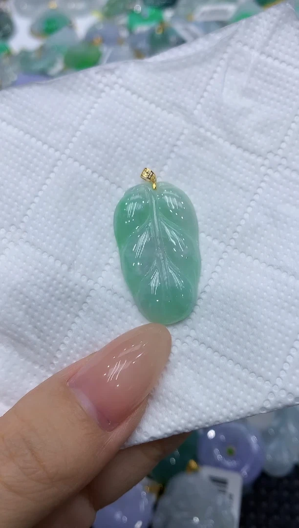 颈饰18K金镶嵌翡翠111111111111