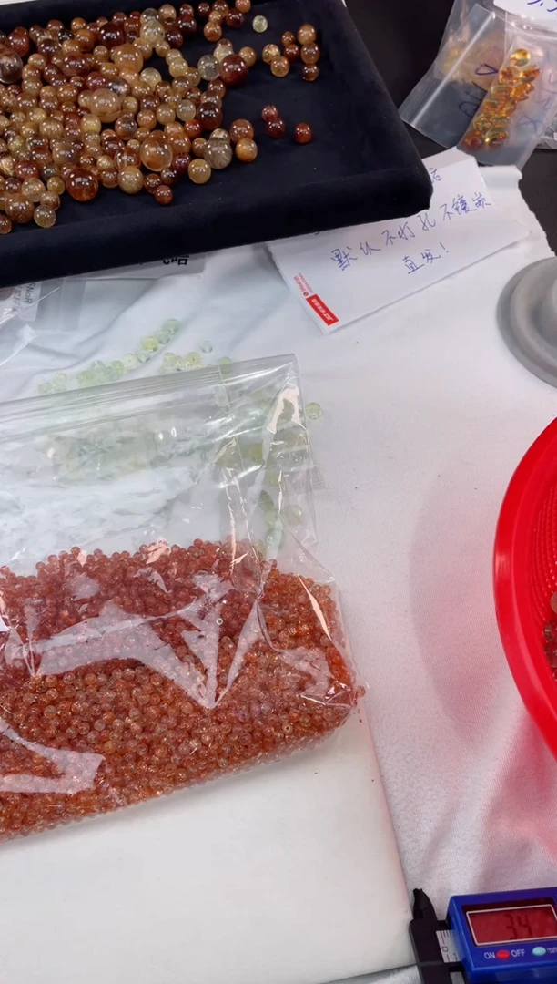 【闪购商品】水晶【H108】金太阳4MM单珠未镶嵌多样性随40颗