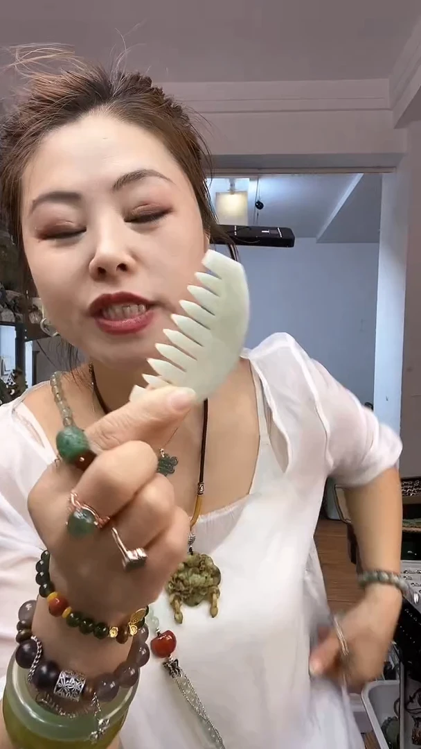 岫玉未镶嵌梳子多样性发货其中之一
