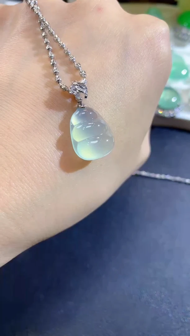 吊坠(不含链)18K金镶嵌翡翠A52