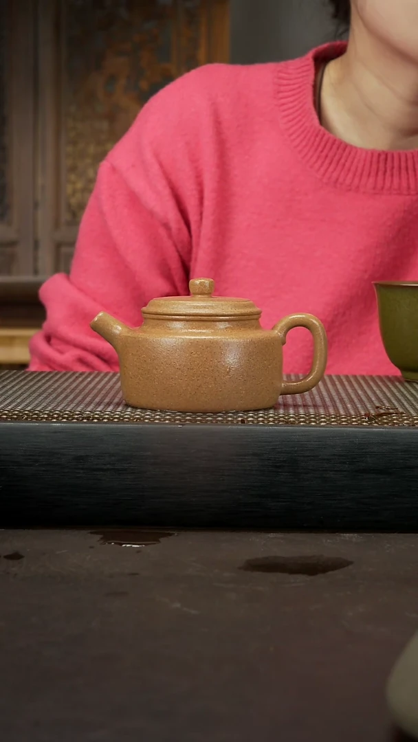 【闪购商品】紫砂茶壶黄金段泥 德钟150cc 061