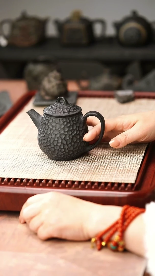 归玉堂冰碛岩重工雕刻灵泉壶200cc