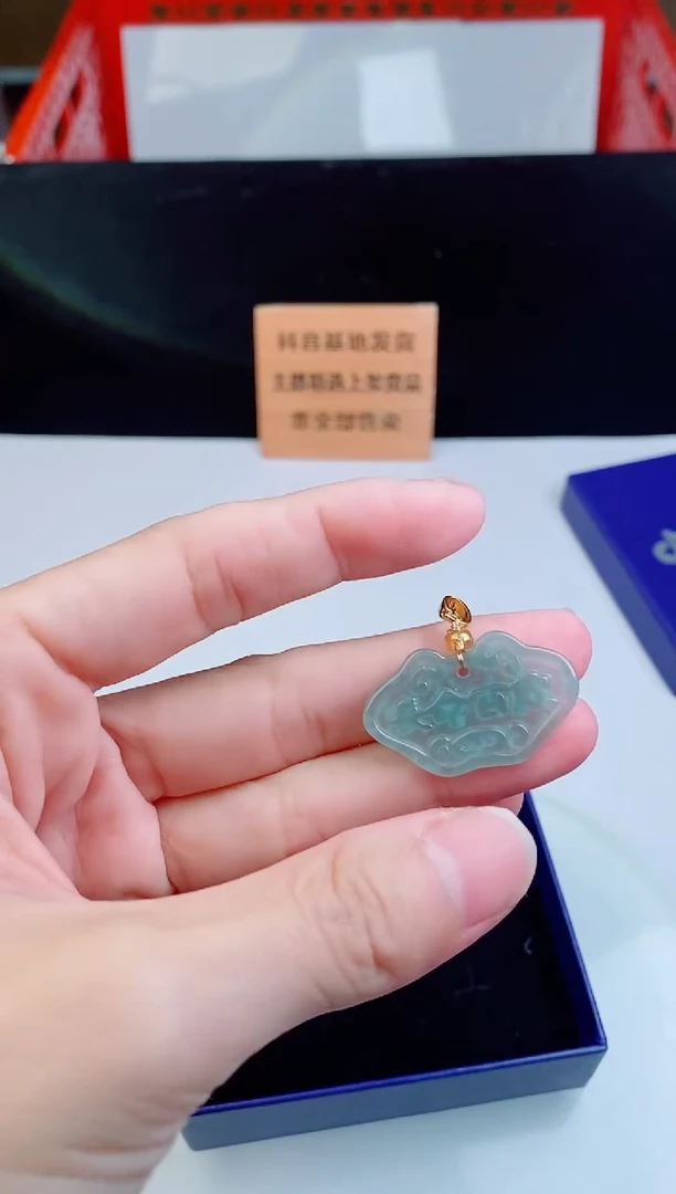 颈饰未镶嵌翡翠