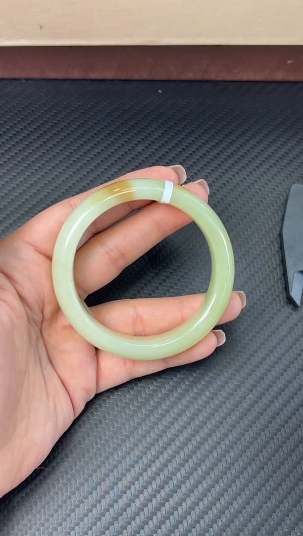 未镶嵌手镯和田玉若羌微色差55+S