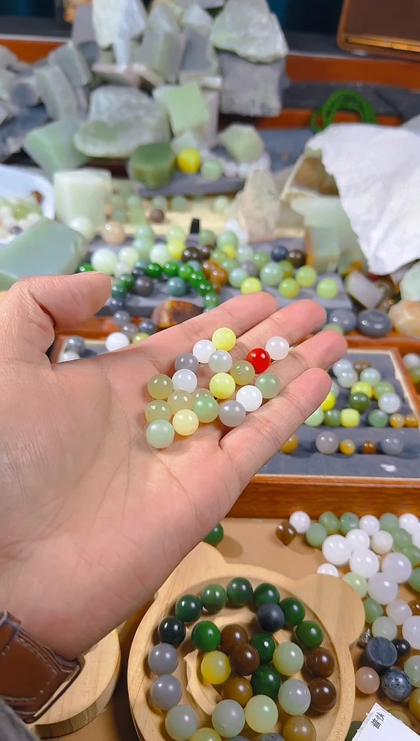 未镶嵌手链和田玉卡10散珠一堆