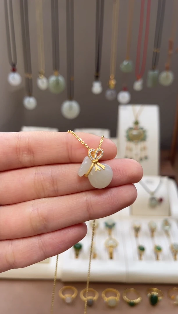 颈饰银S925镶嵌和田玉和田玉吊坠