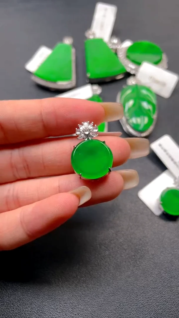 颈饰银S925镶嵌翡翠吊坠