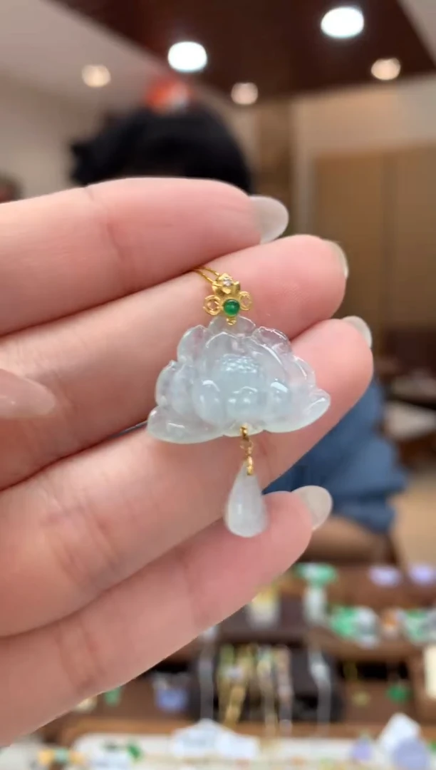 吊坠(不含链)18K金镶嵌翡翠莲花