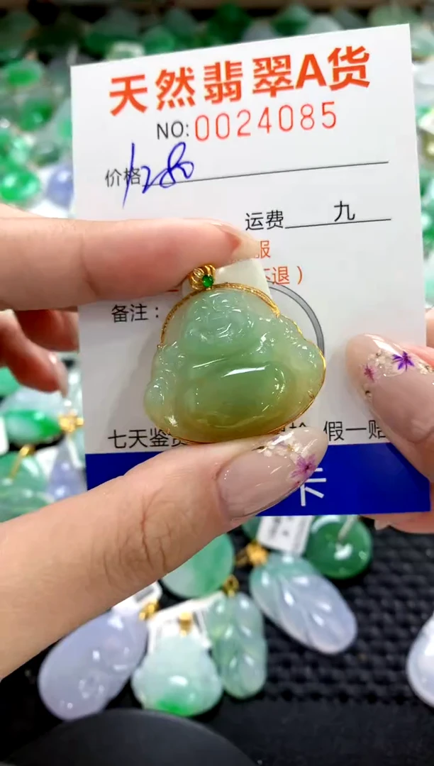 翡翠18K金镶嵌颈饰1111111111111111