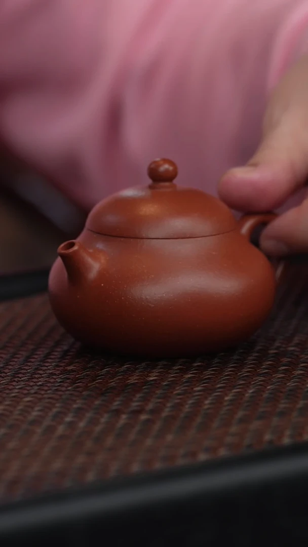 【闪购商品】宜兴紫砂原矿半手红降坡潘壶130cc左右