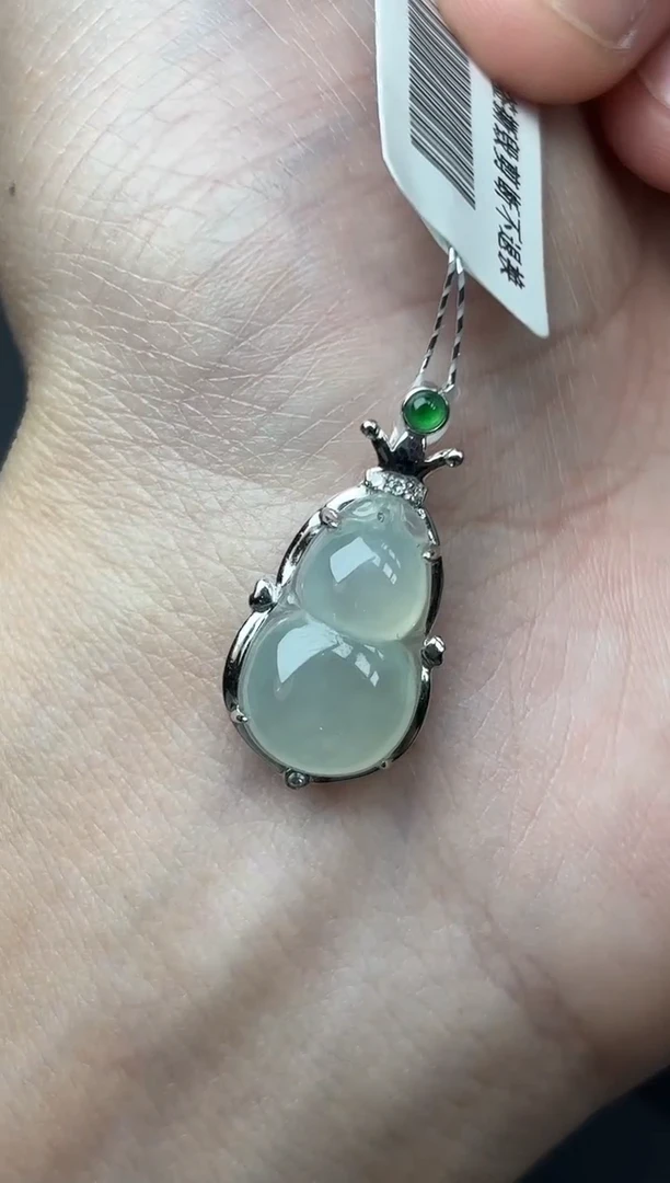 颈饰18K金镶嵌翡翠葫芦