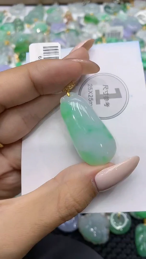 颈饰18K金镶嵌翡翠111111111111