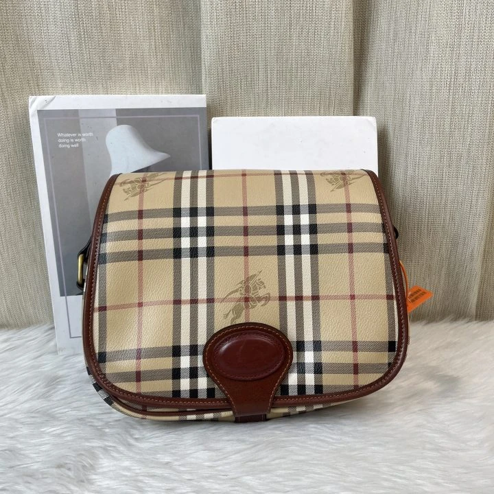 95新 BURBERRY/博柏利 格纹邮差包/KH05427047/修复品/7047