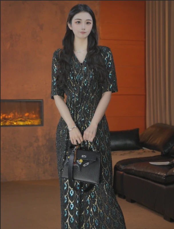 孔雀图案彩色镭射珠片显瘦遮肉气质轻奢夏季减龄短袖连衣裙
