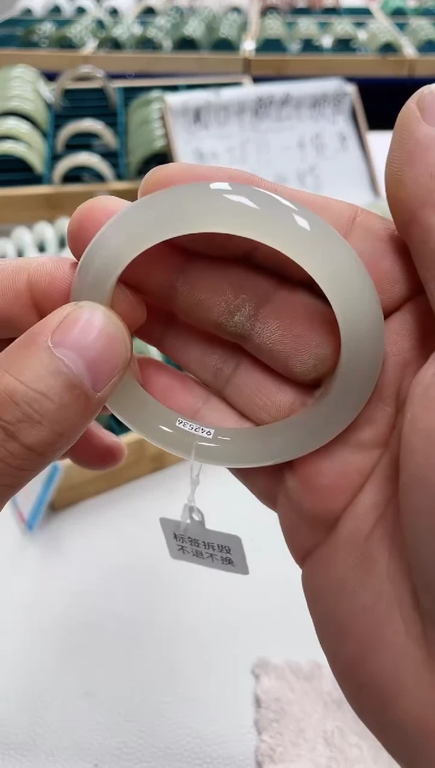 未镶嵌手镯和田玉方**亮和田玉手镯