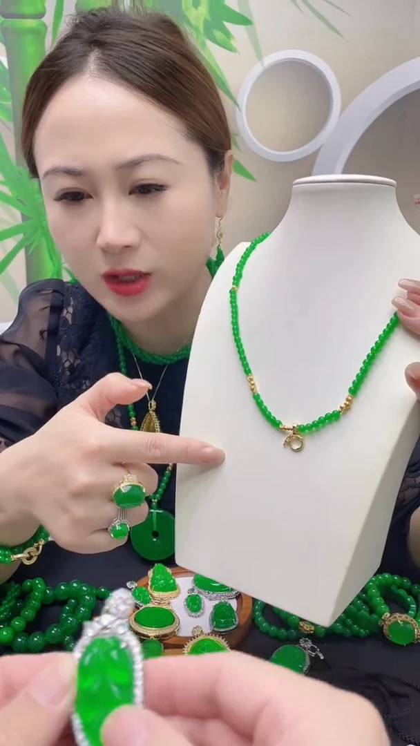 颈饰14K金镶嵌翡翠D05