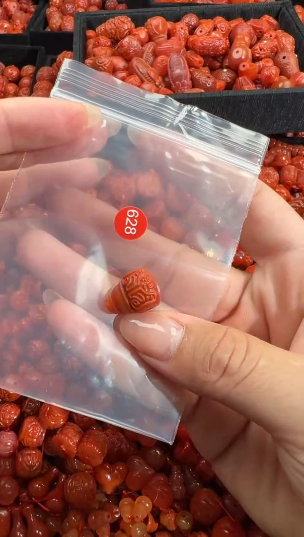 南红玛瑙未镶嵌颈饰1