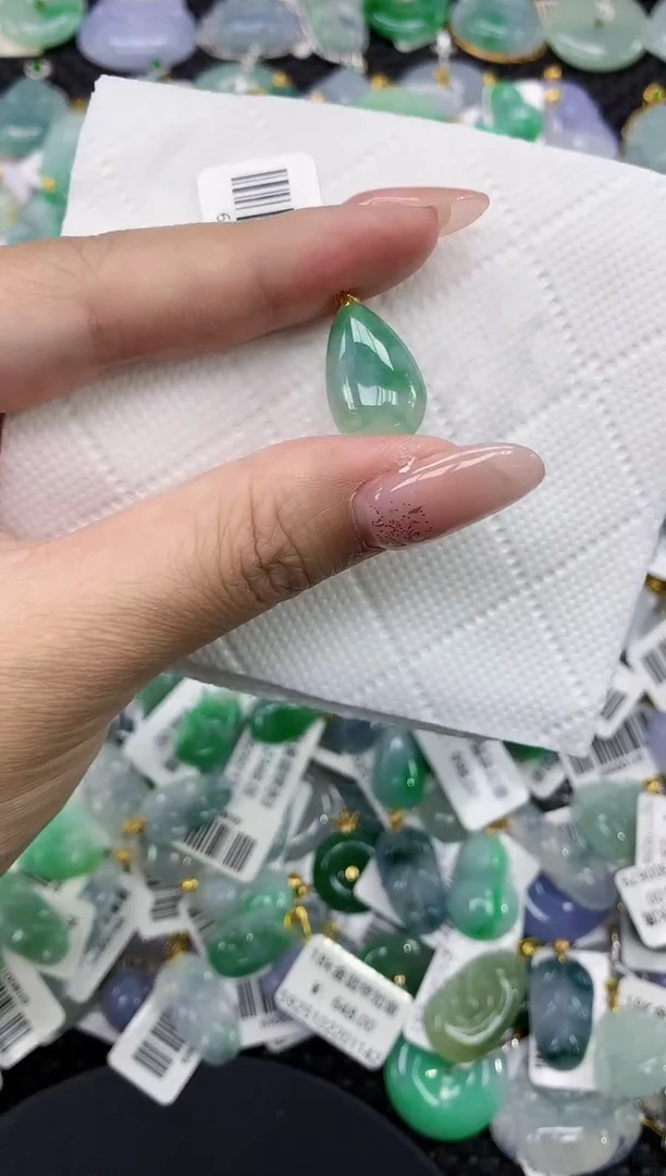 颈饰18K金镶嵌翡翠1111111111