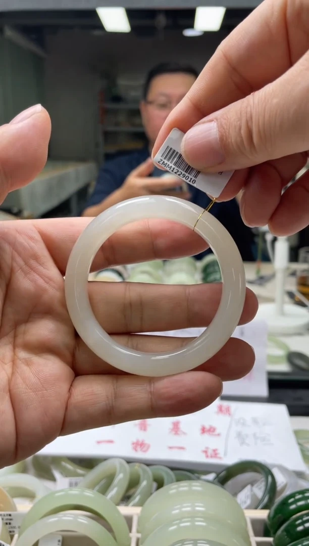 【闪购商品】和田玉手镯未镶嵌编码9010 圈口53-54