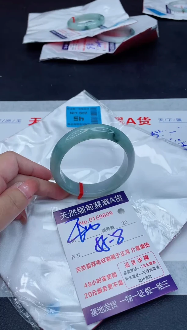 翡翠手镯未镶嵌400.000000