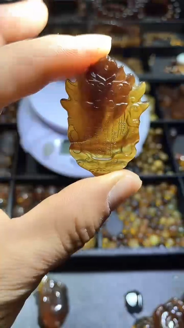 绿珀颈饰未镶嵌天然缅甸琥珀